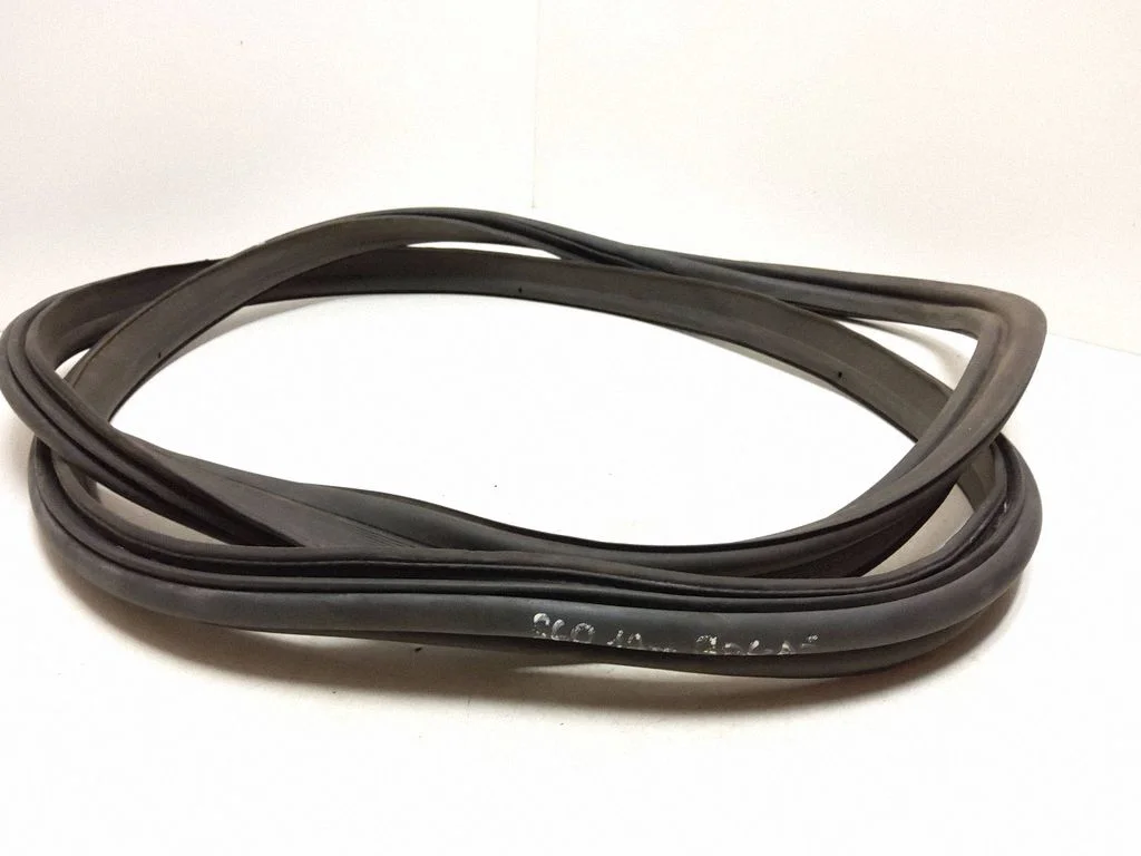 Loading door rubber seal (on body) – rear