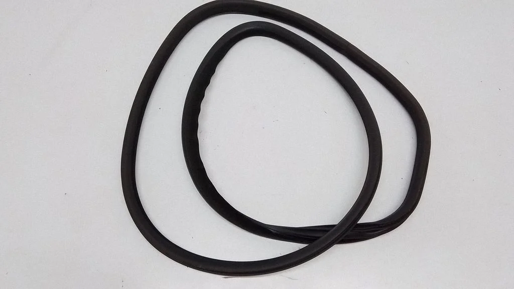 Front door rubber seal – Volvo V70 (2008-2013)
