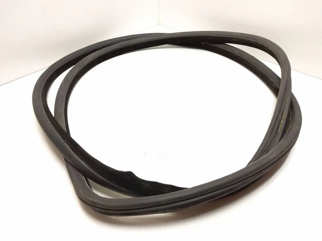 Front door rubber seal – front right