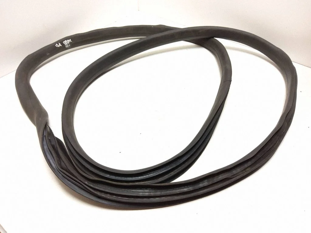 Front door rubber seal – front right