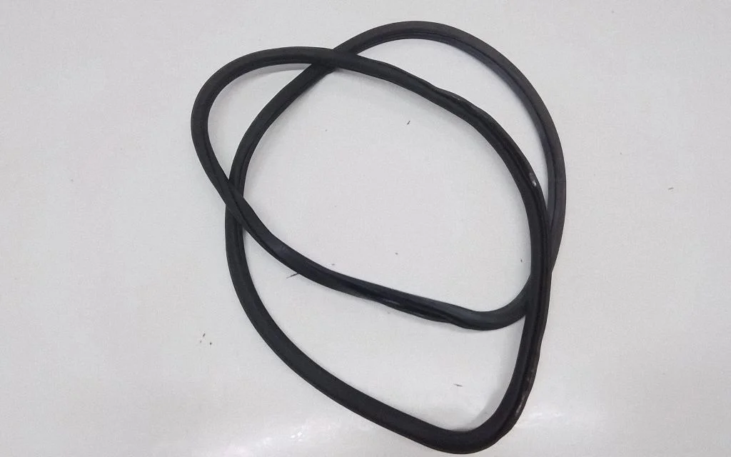 Front door rubber seal 3CN867912B