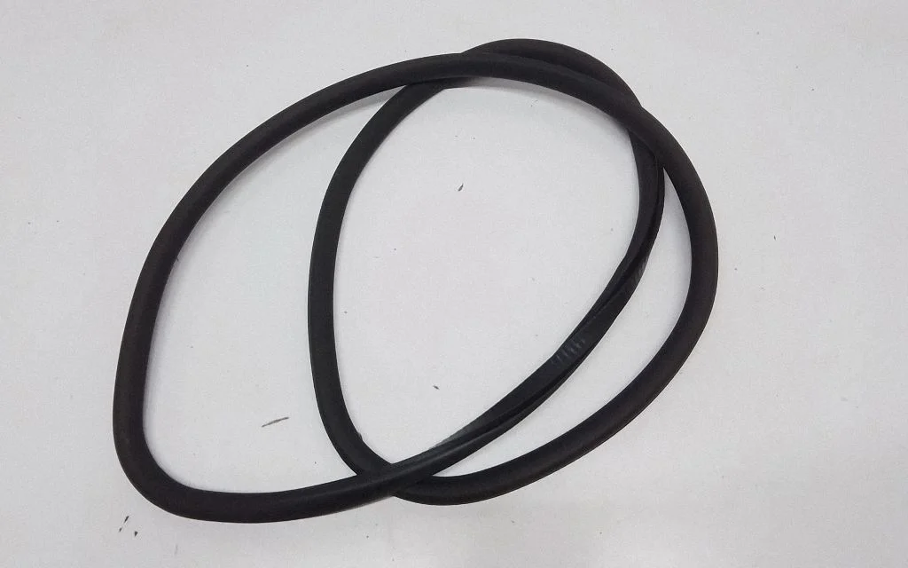 Front door rubber seal – BMW 7 Series F01 F02 F03 F04 (2008-2016)