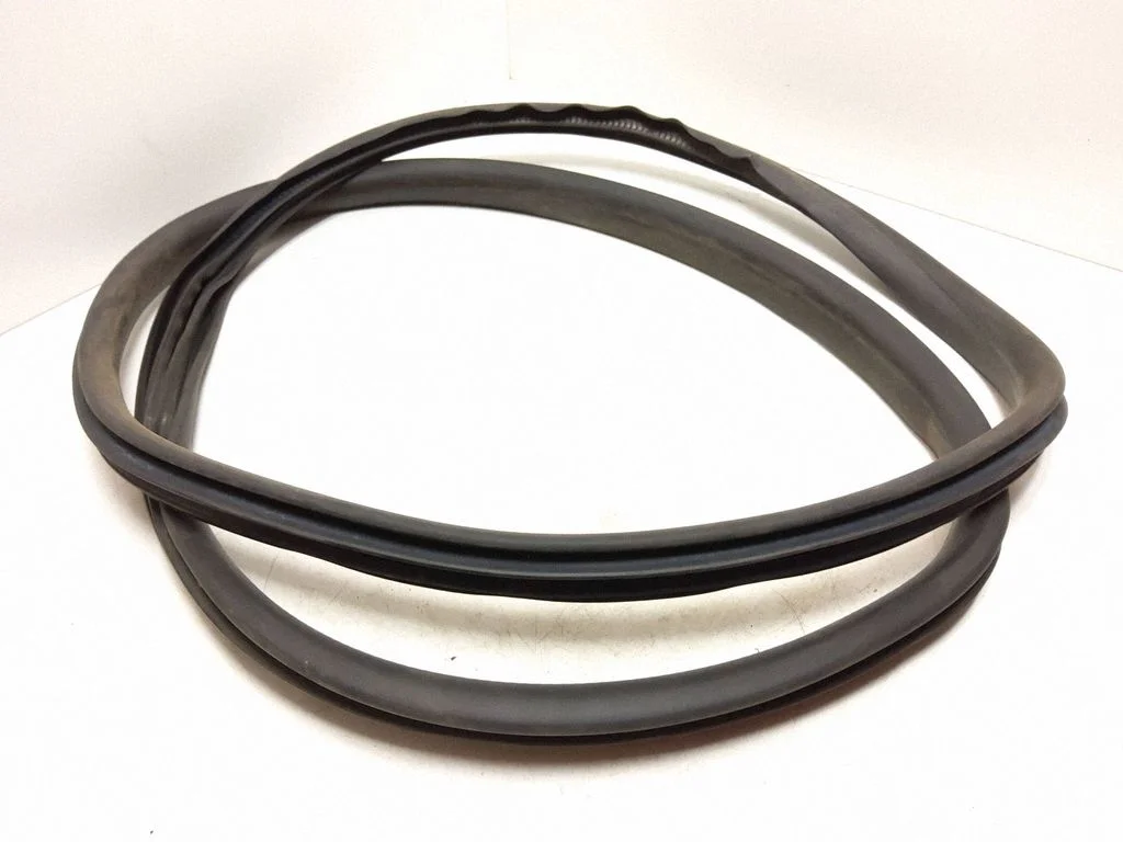 Front door rubber seal – front right