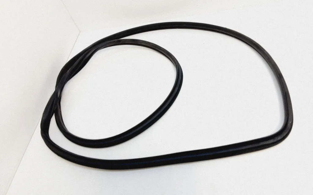 Esiukse tihend (kere pool) – Toyota RAV 4 (XA40) (2012-2018)