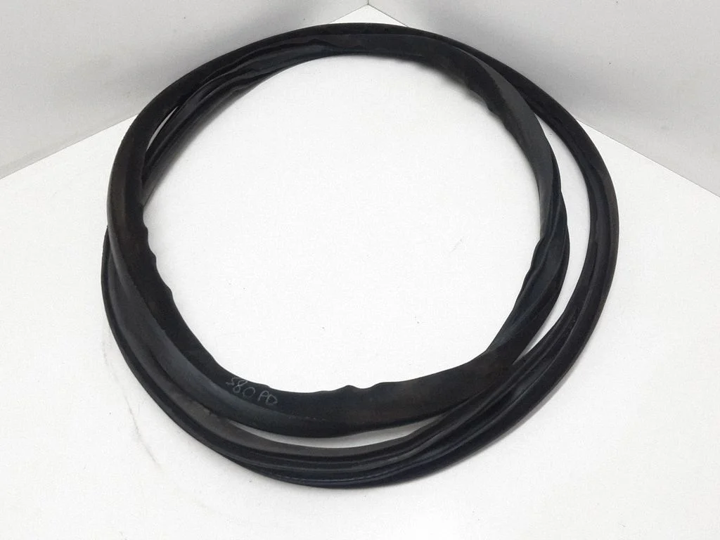 Esiukse tihend (kere pool) – Volvo S80 (2007-2013)