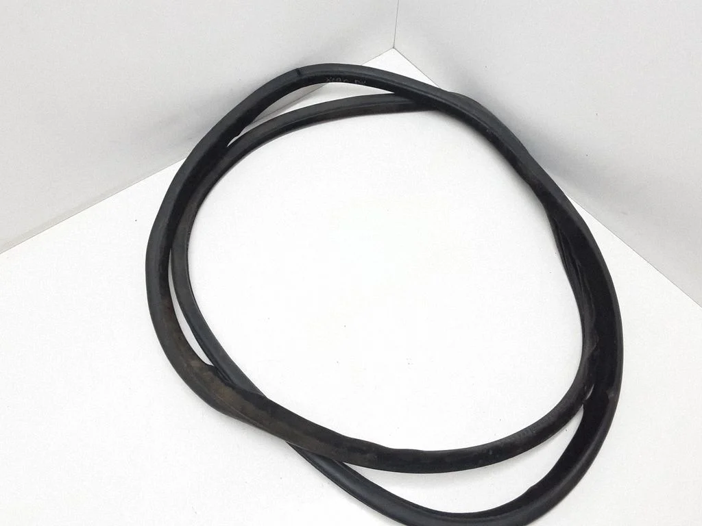 Front door rubber seal – Volvo XC90 (2007-2014)