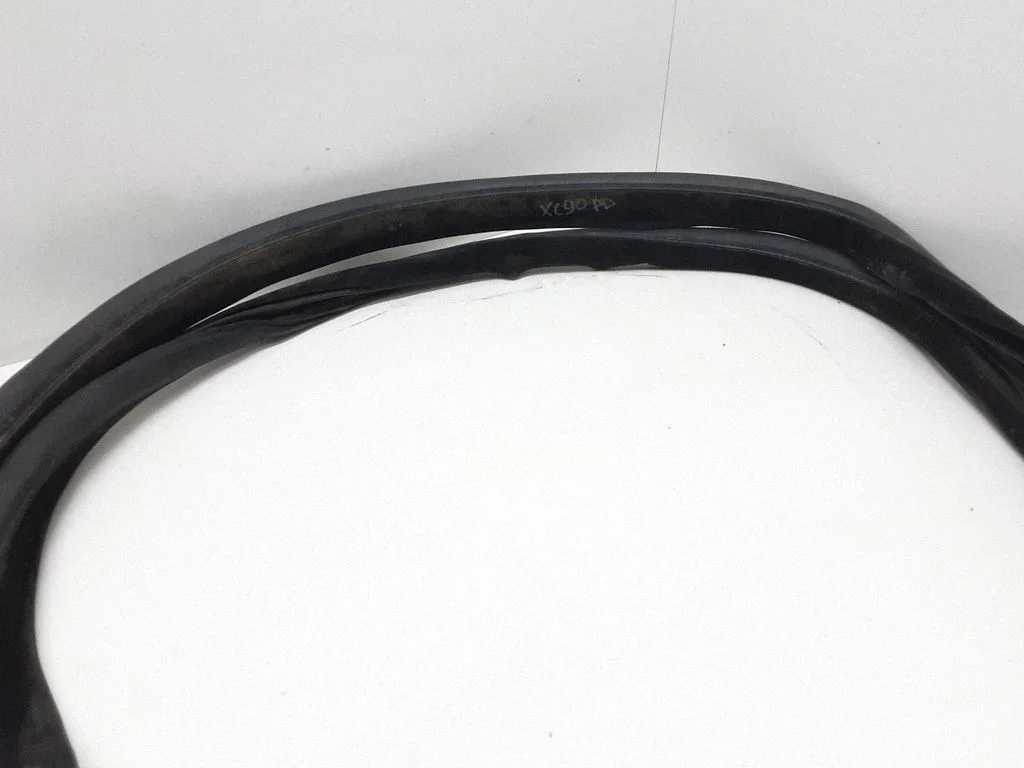 Front door rubber seal – Volvo XC90 (2007-2014)