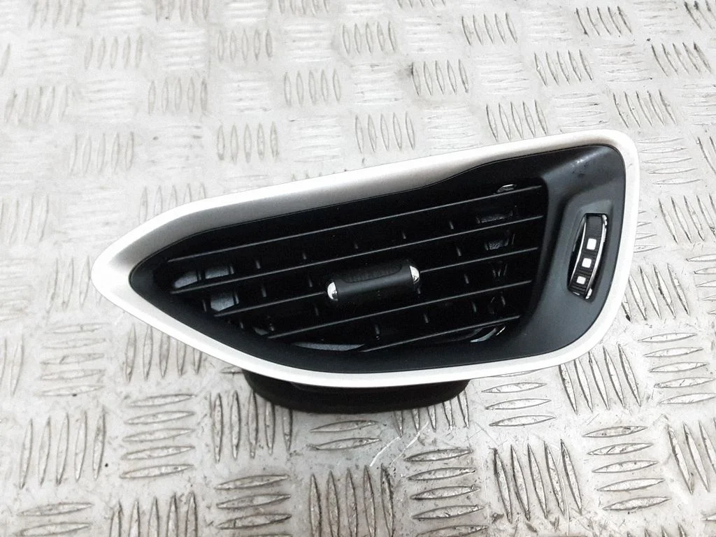 Boczne kratki nawiewu 6EC031X9AB