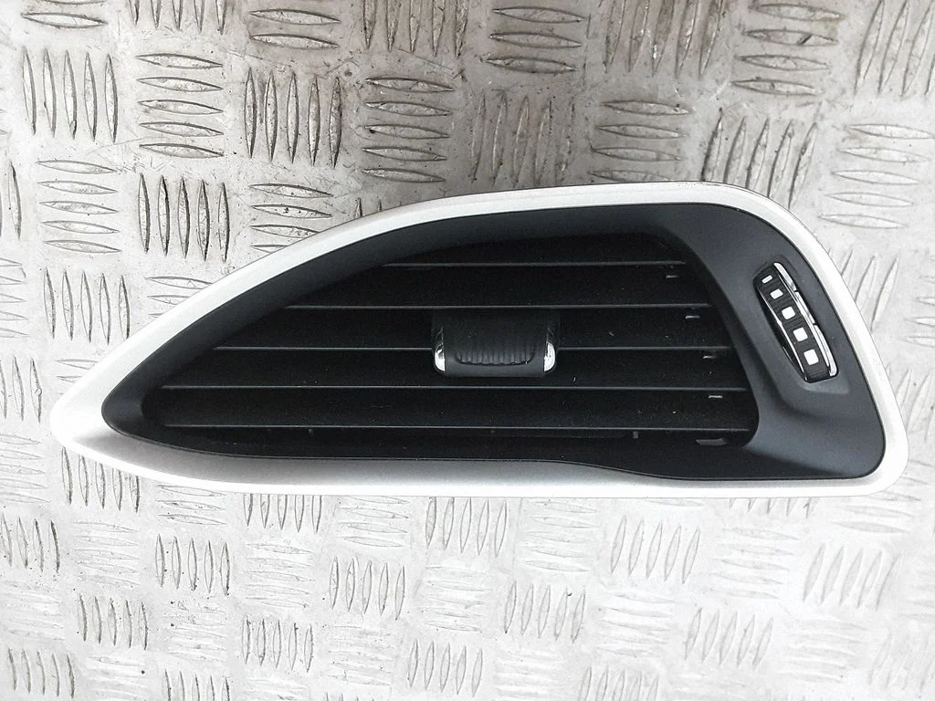 Boczne kratki nawiewu 6EC021X9AC