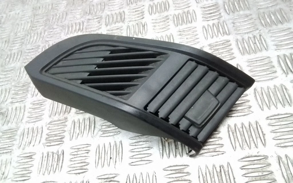 Armatuurlaua külje õhutusresti kate – BMW i3 (2013-)
