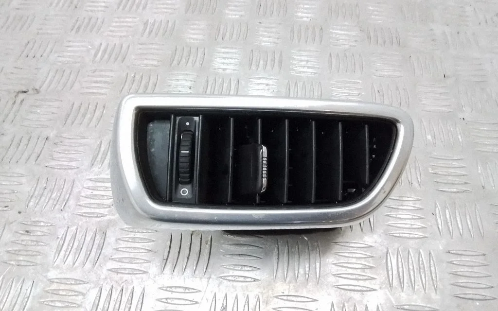 Armatuurlaua külje õhutusresti kate – Porsche Cayenne (92A) (2010-2017)