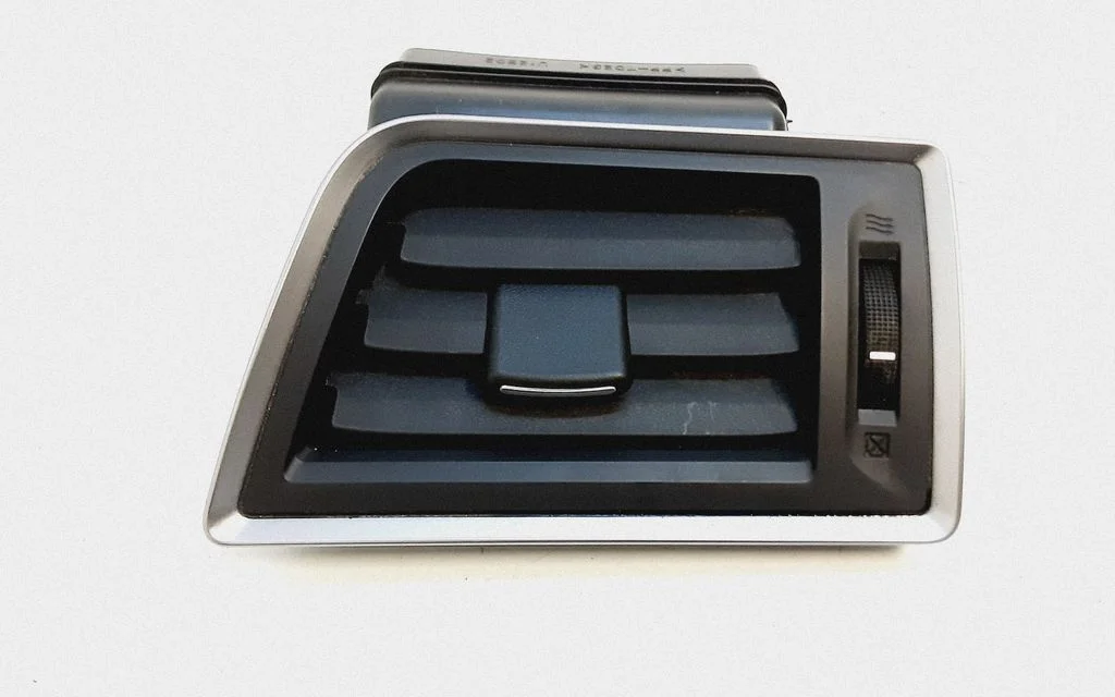 Dashboard side air vent grill/cover trim 66110AL01A