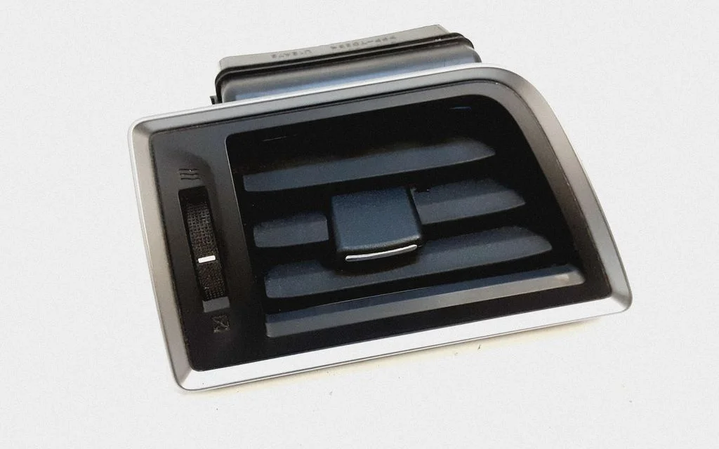 Dashboard side air vent grill/cover trim 66110AL02A