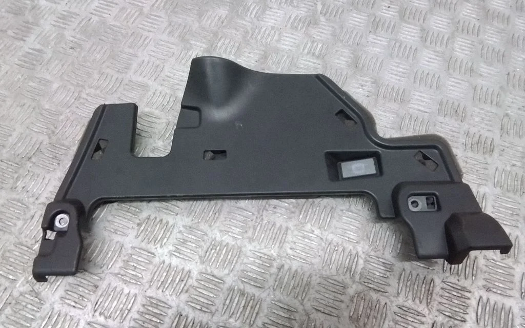 Dashboard lower bottom trim panel – Volvo S90, V90 (2016-)