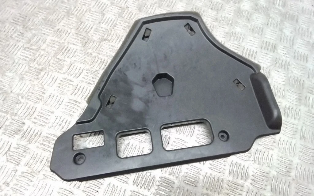 Dashboard lower bottom trim panel – Volvo S90, V90 (2016-)