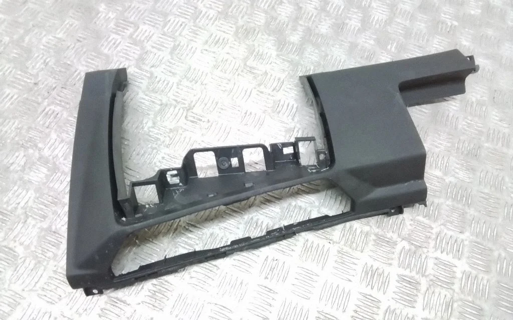 Dashboard lower bottom trim panel 17B857005A