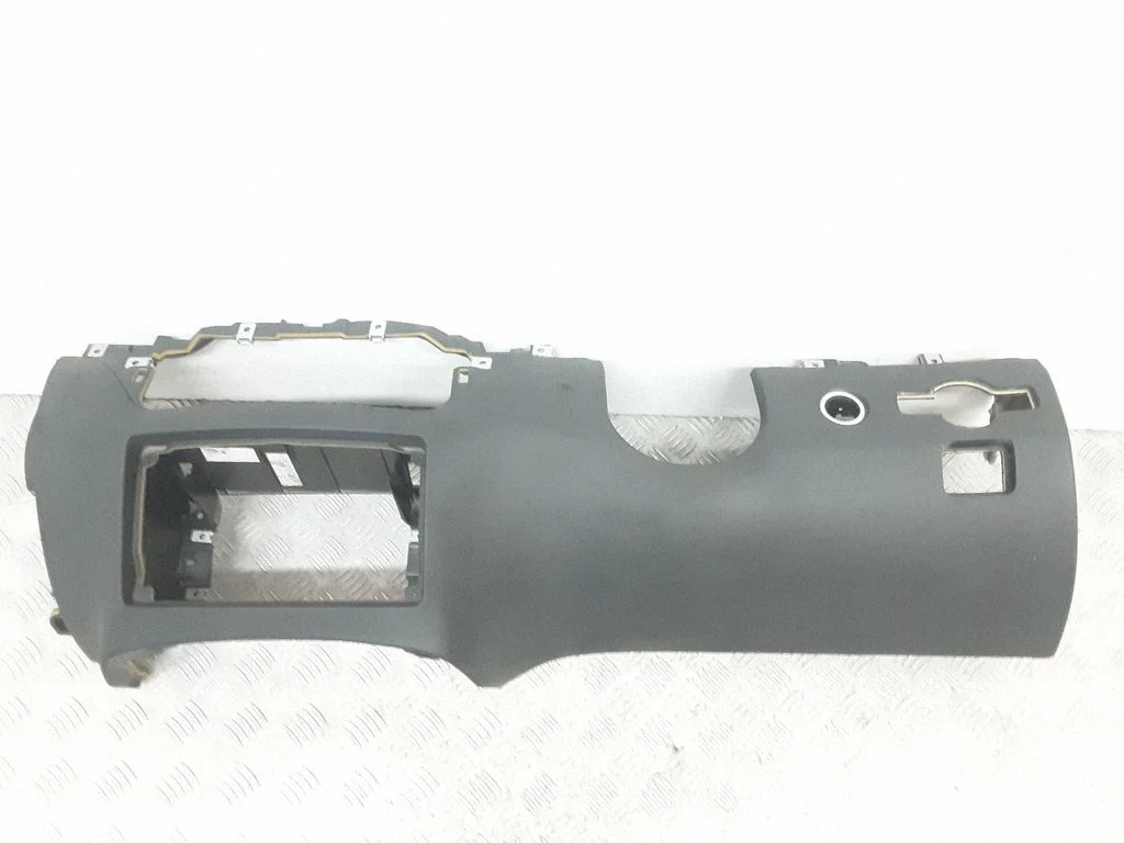 Dashboard lower bottom trim panel – front right