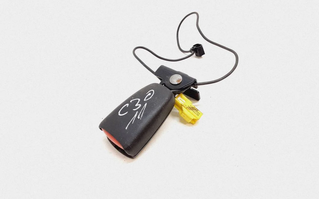 Rear seatbelt buckle – Volvo C30 (2010-2013)