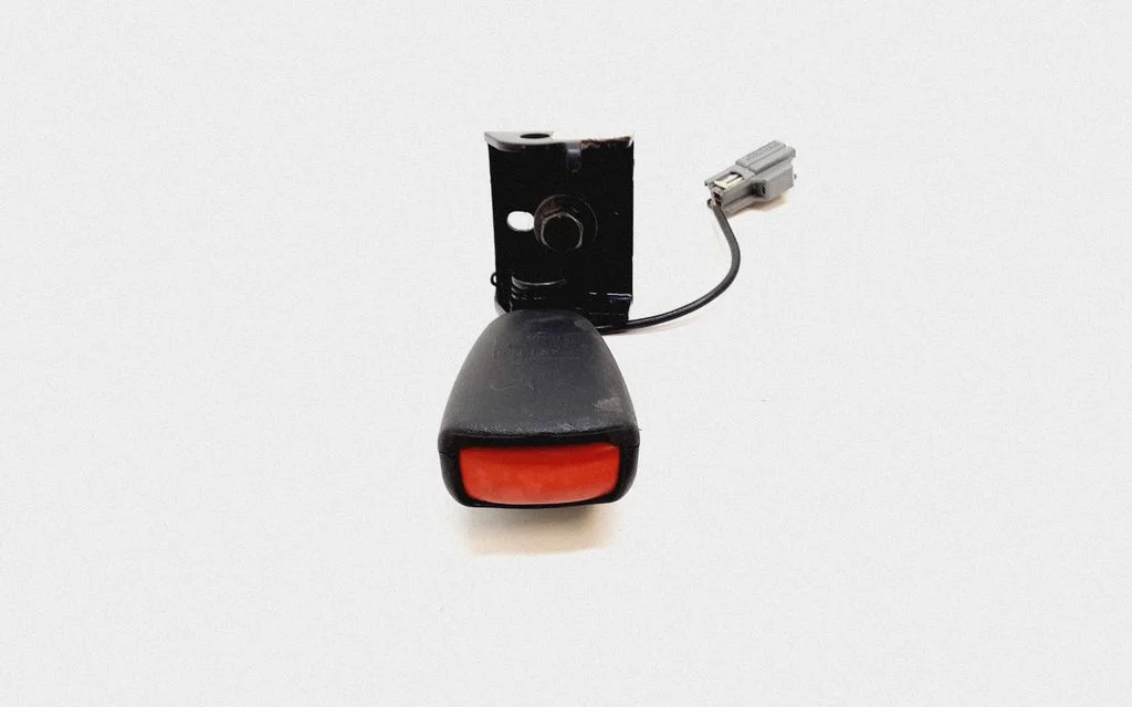 Rear seatbelt buckle 30780609 – Volvo C70 (2006-2010)