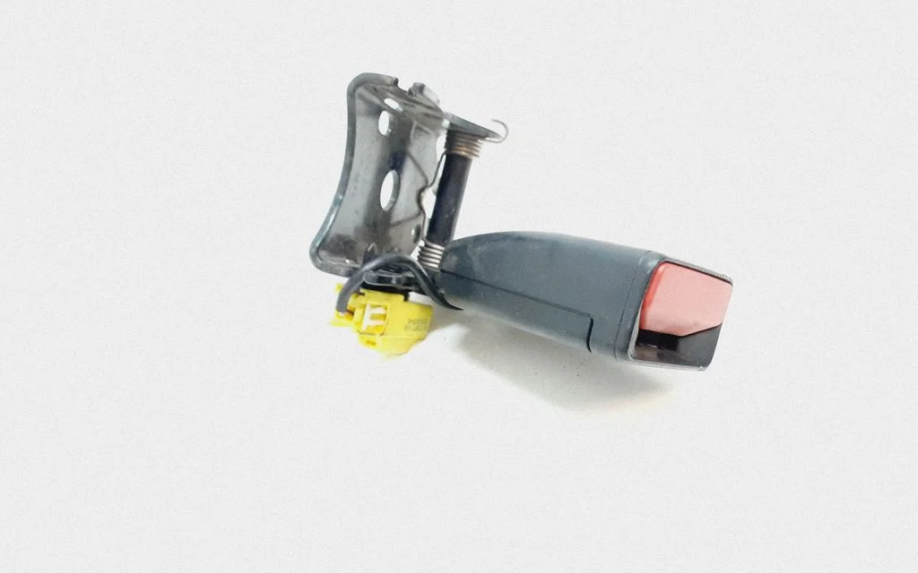 Rear seatbelt buckle 31250659