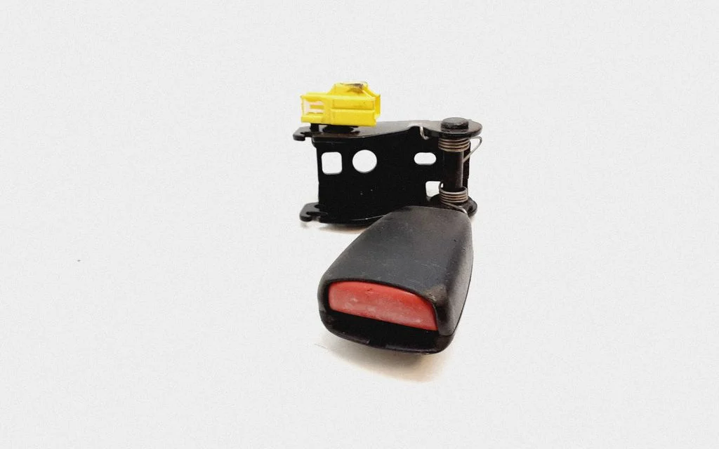 Rear seatbelt buckle – Volvo V70 (2005-2008)
