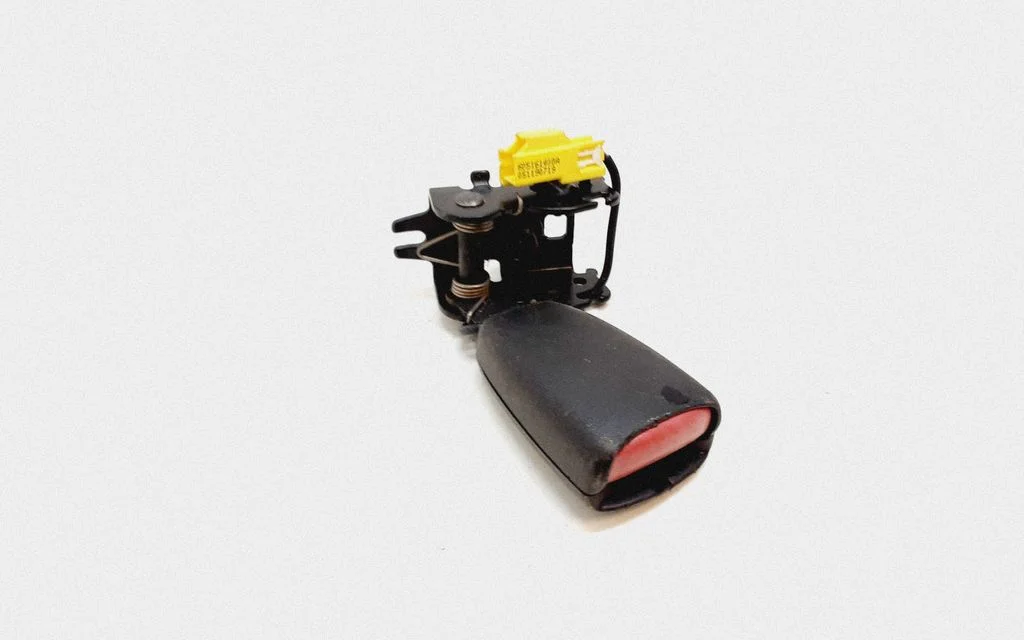 Rear seatbelt buckle – Volvo V70 (2005-2008)