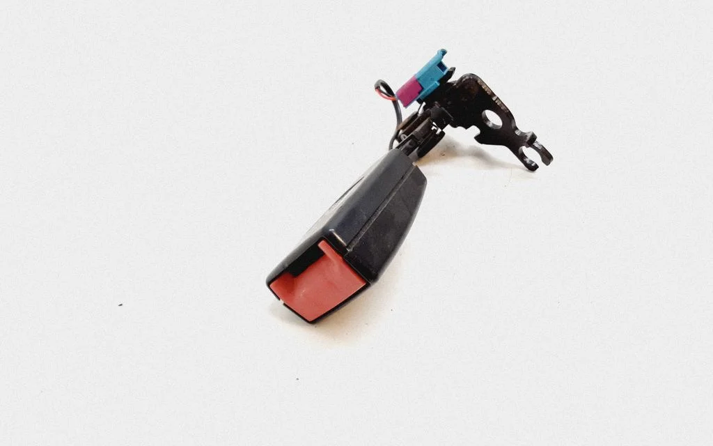 Rear seatbelt buckle – Volvo XC60 (2009-2013)