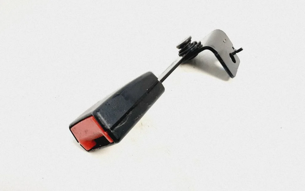 Rear seatbelt buckle – BMW 7 Series F01 F02 F03 F04 (2008-2016)