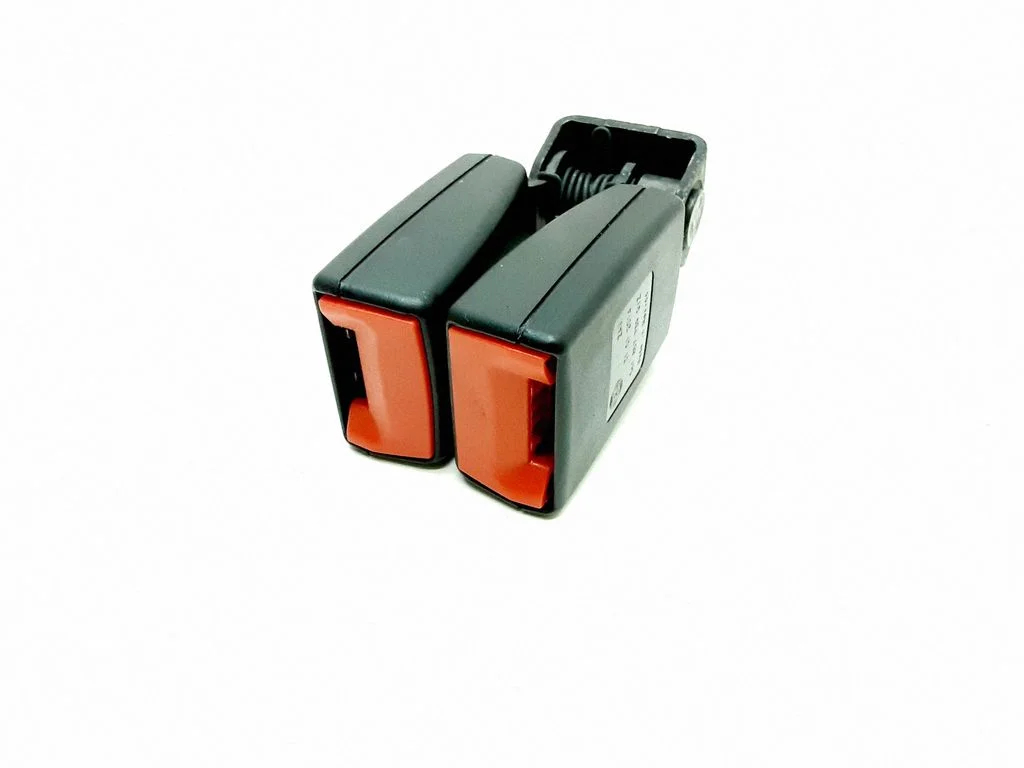 Rear seatbelt buckle 561857739