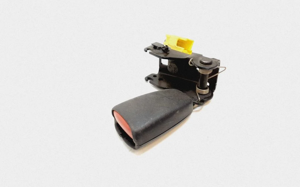 Rear seatbelt buckle – Volvo V70 (2005-2008)