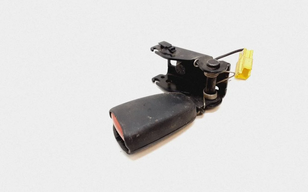 Rear seatbelt buckle – Volvo V70 (2005-2008)