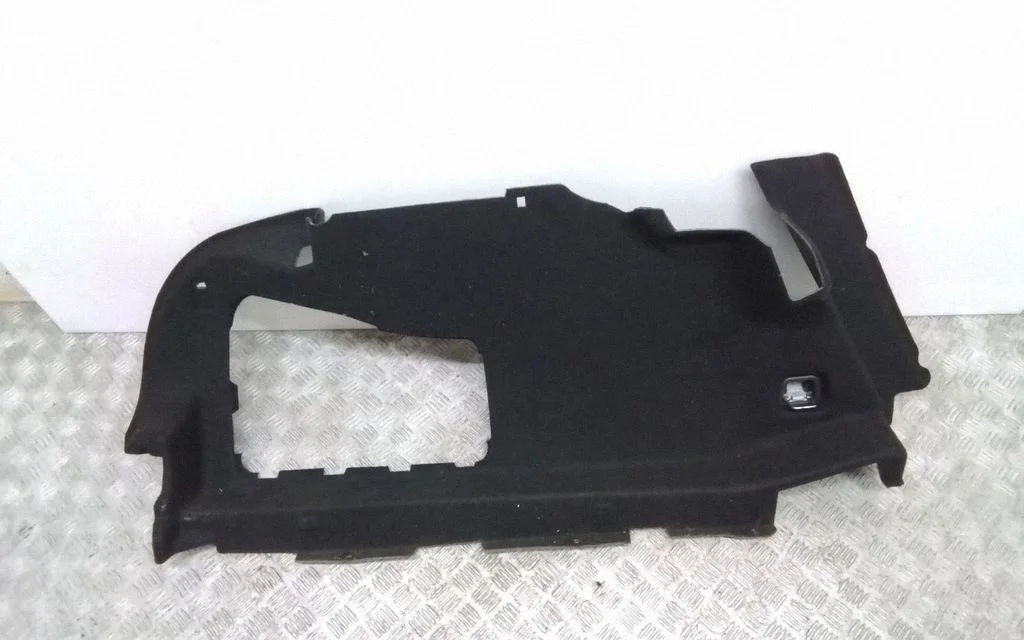 Boczny panel tapicerki bagażnika – Volvo S90, V90 (2016-)