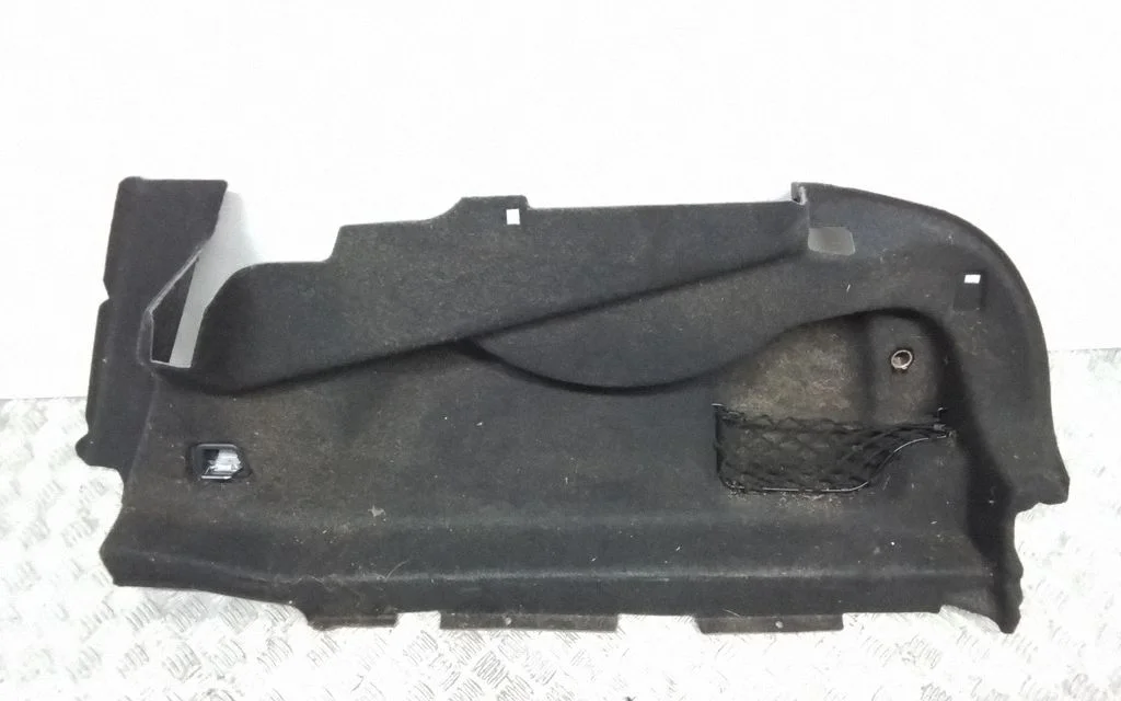 Boczny panel tapicerki bagażnika – Volvo S90, V90 (2016-)