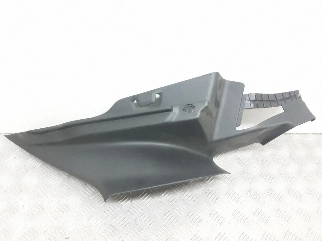 Pagasiruumi külje viimistluspaneel 31389391