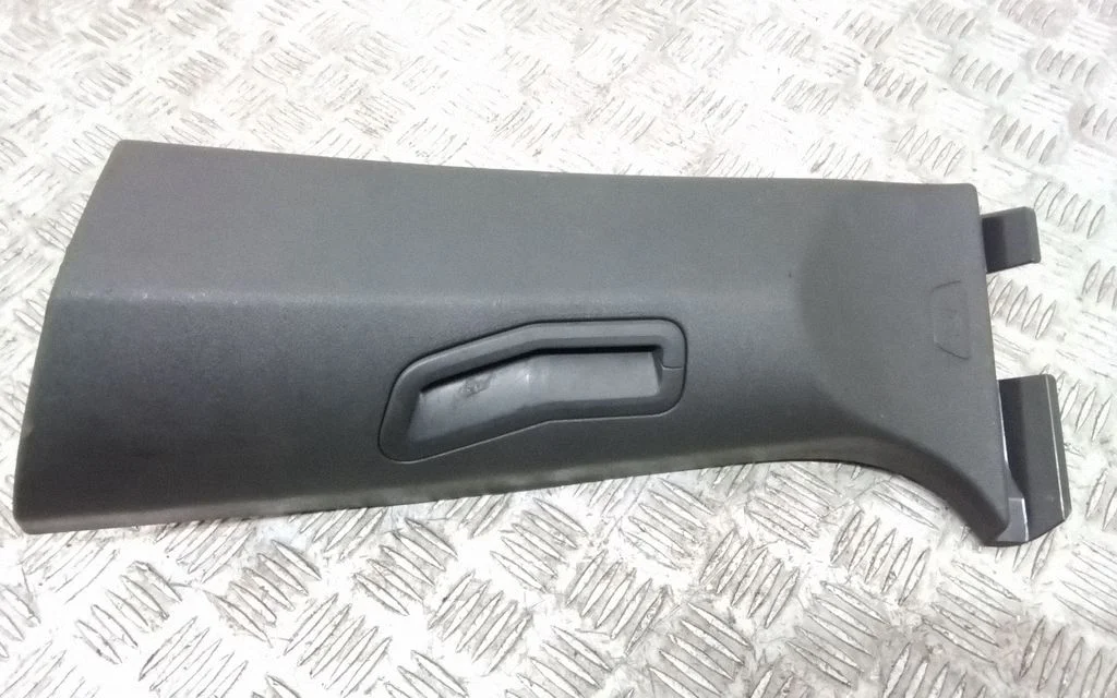 (B) pillar trim (top) 30721242 – Volvo C30 (2007-2010)