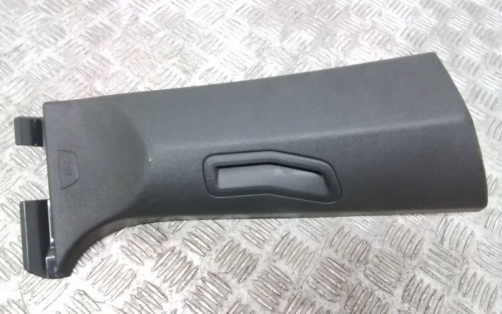 (B) pillar trim (top) 30721243 – Volvo C30 (2007-2010)