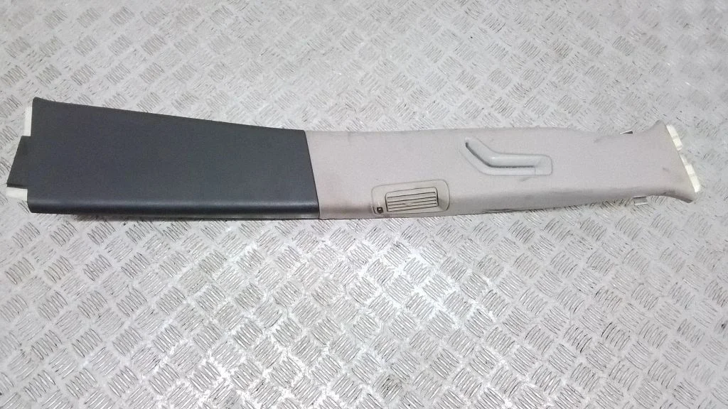 (B) pillar trim (top) – right