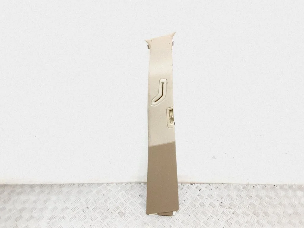 (B) pillar trim (top) – right