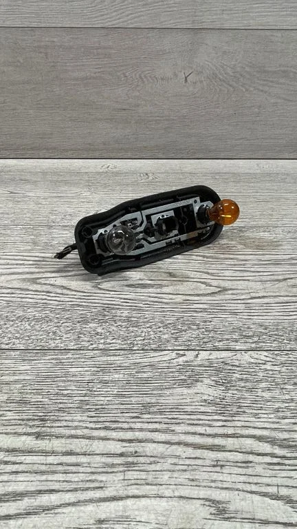 Tail light bulb cover holder – BMW 5 Series E39 (1996-2003)