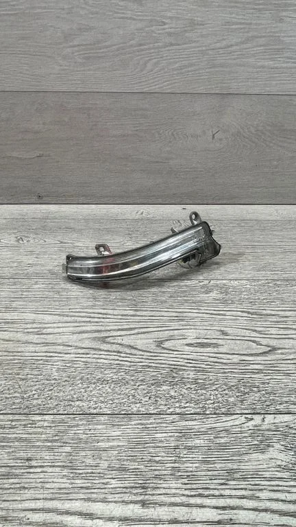 Suunatuli peeglis – BMW 3-seeria F30 F35 F31 (2012-2018)
