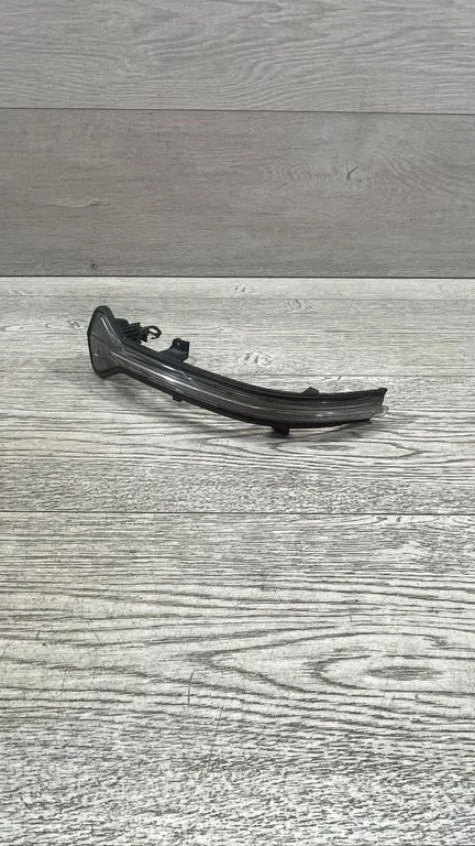 Pagrieziena lukturis spogulī 51167414651