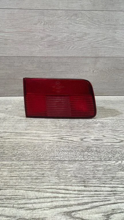 Lampa tylna w klapie – BMW Seria 5 E39 (1996-2003)