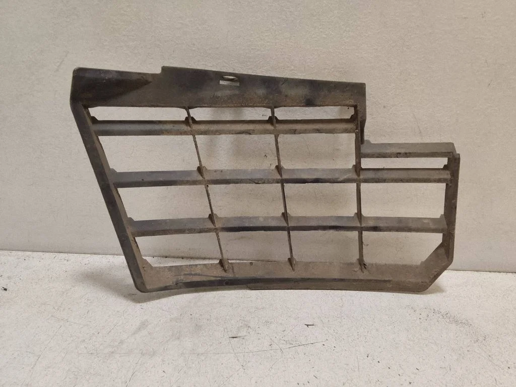 Front wheel arch liner splash guards 4E0821171M