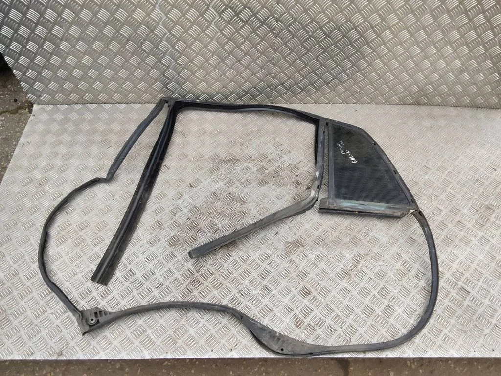 Rear vent window glass – Volkswagen Phaeton (2002-2016)