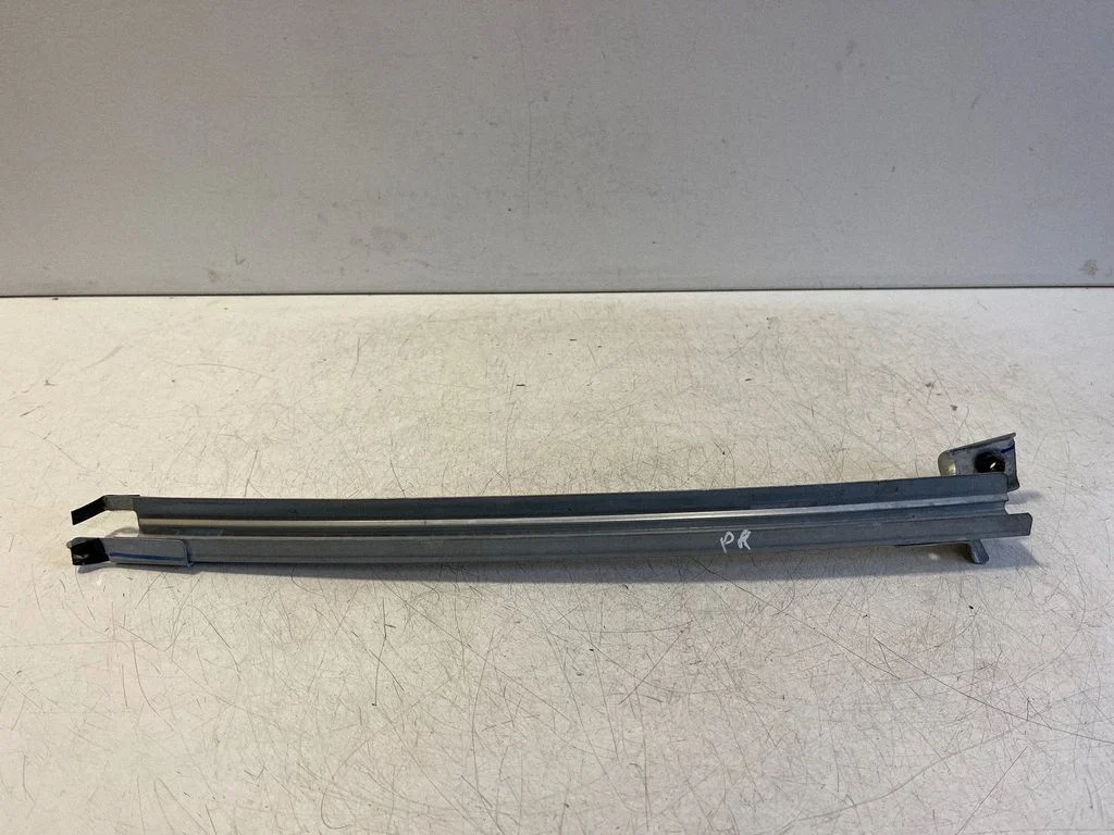 Prowadnica szyby drzwi przednich – Ford Ranger IV (2022-)