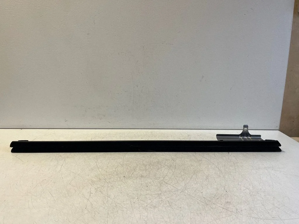 Front door glass trim molding N1WBE201A36AC