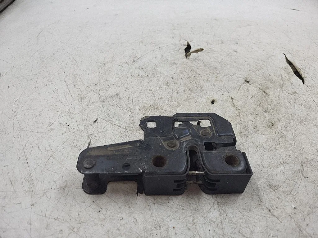Zamek maski – Audi A4 S4 B7 8E 8H (2005-2008)