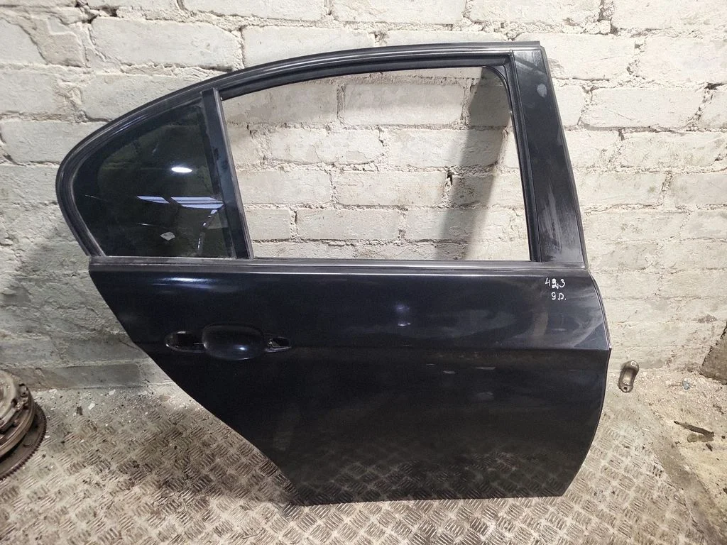 Rear door – rear right