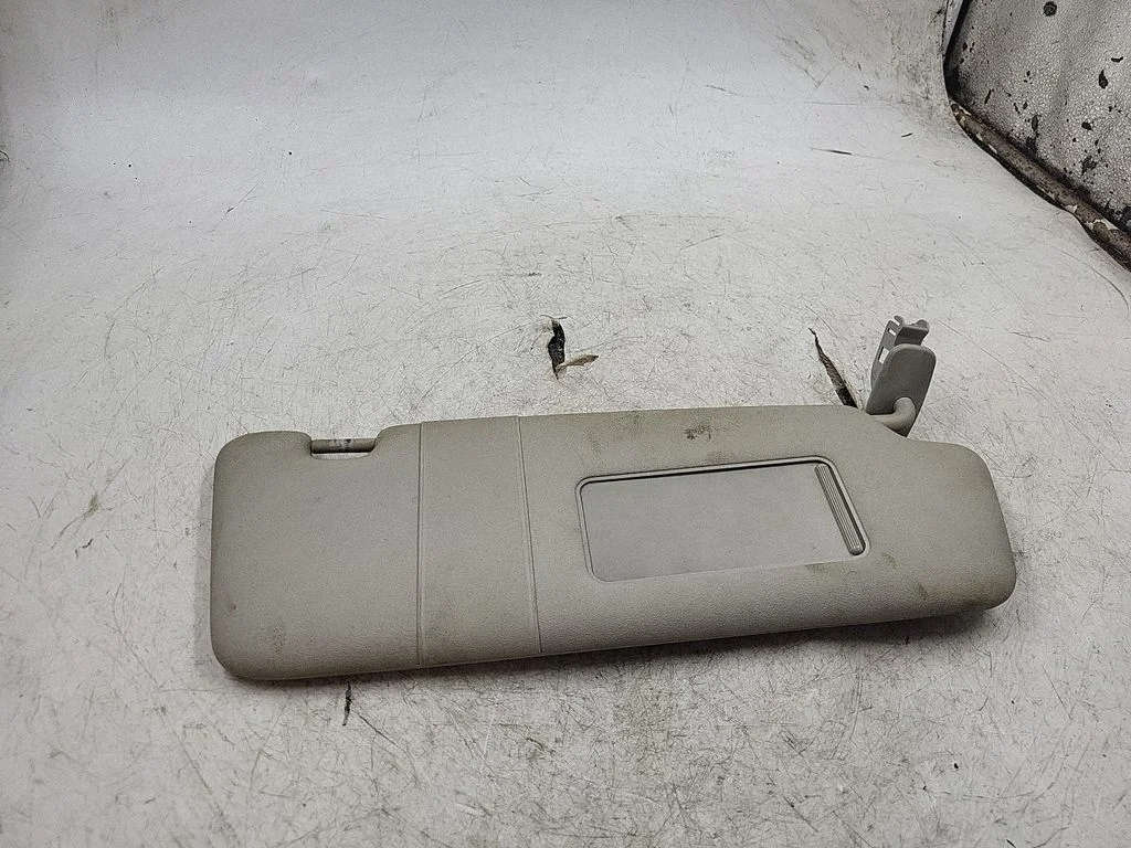 Sun visor