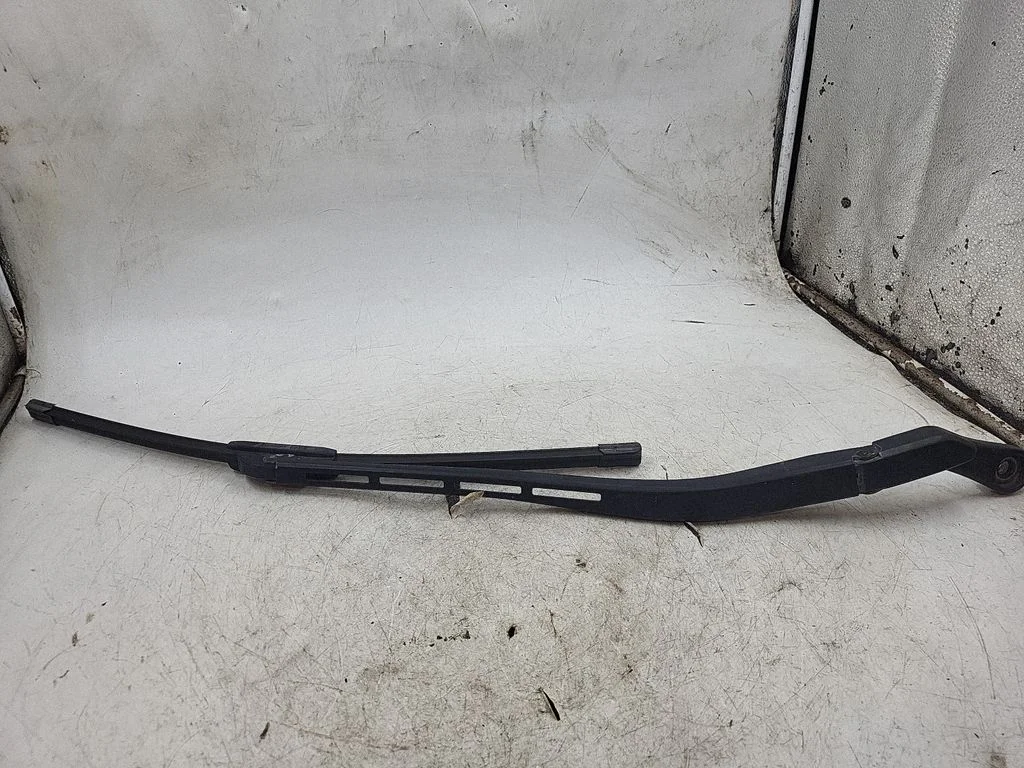 Front wiper blade arm – Audi A4 S4 B7 8E 8H (2005-2008)